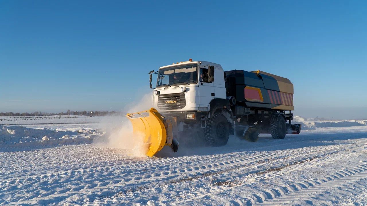 Аэродромная подметально-продувочная машина УРАЛ 6370 - Уралтехтрейд